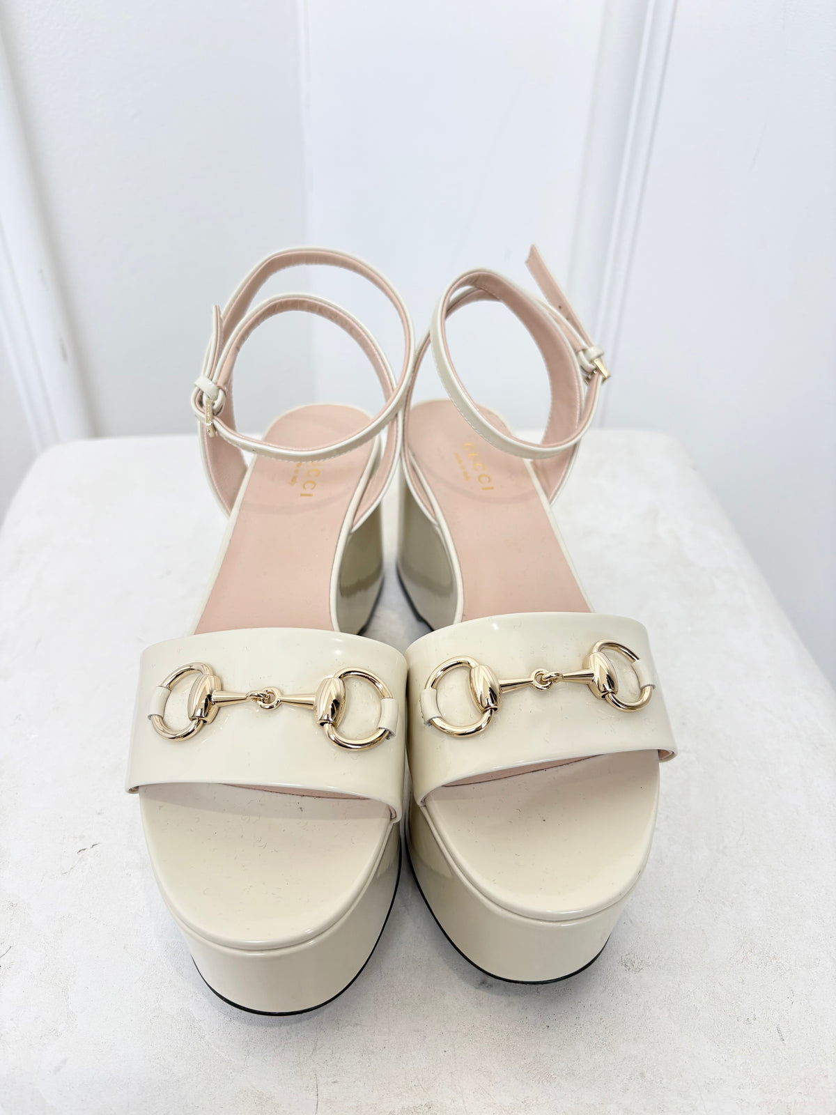 Gucci Lady Horsebit Embellished Patent Platform Sandals Ivory, 36