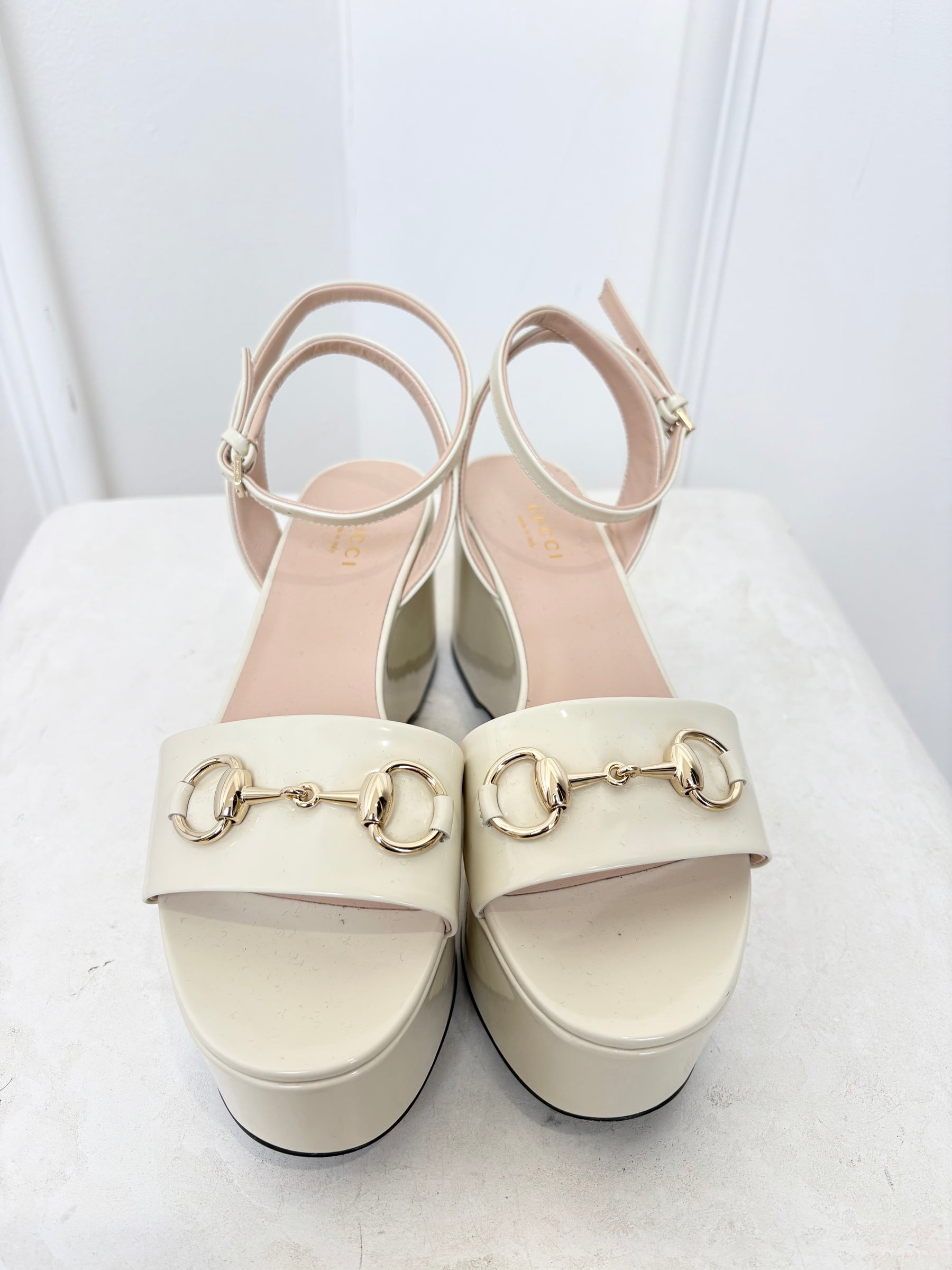 Gucci Lady Horsebit Embellished Patent Platform Sandals Ivory, 36