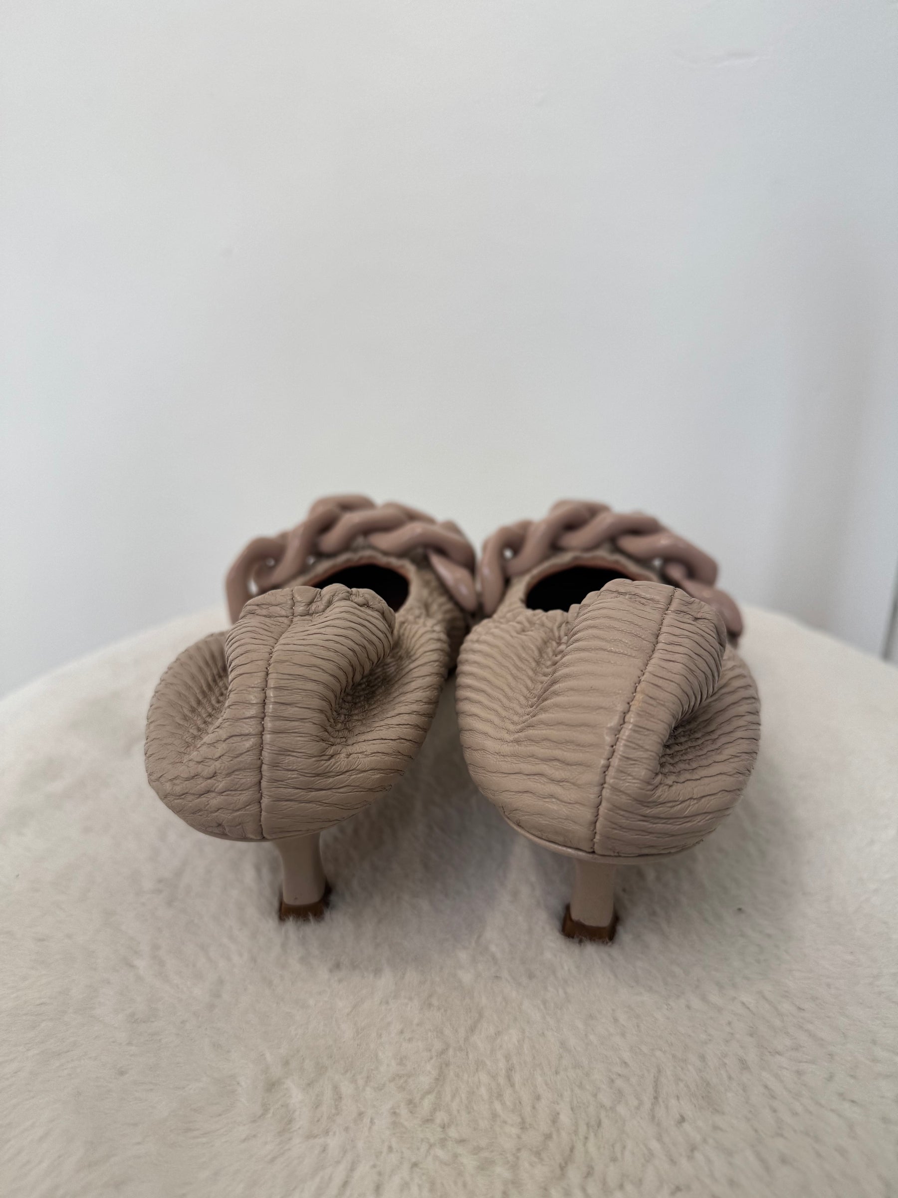 Scanlan Theodore Taupe Chain Pointed Pumps, 39