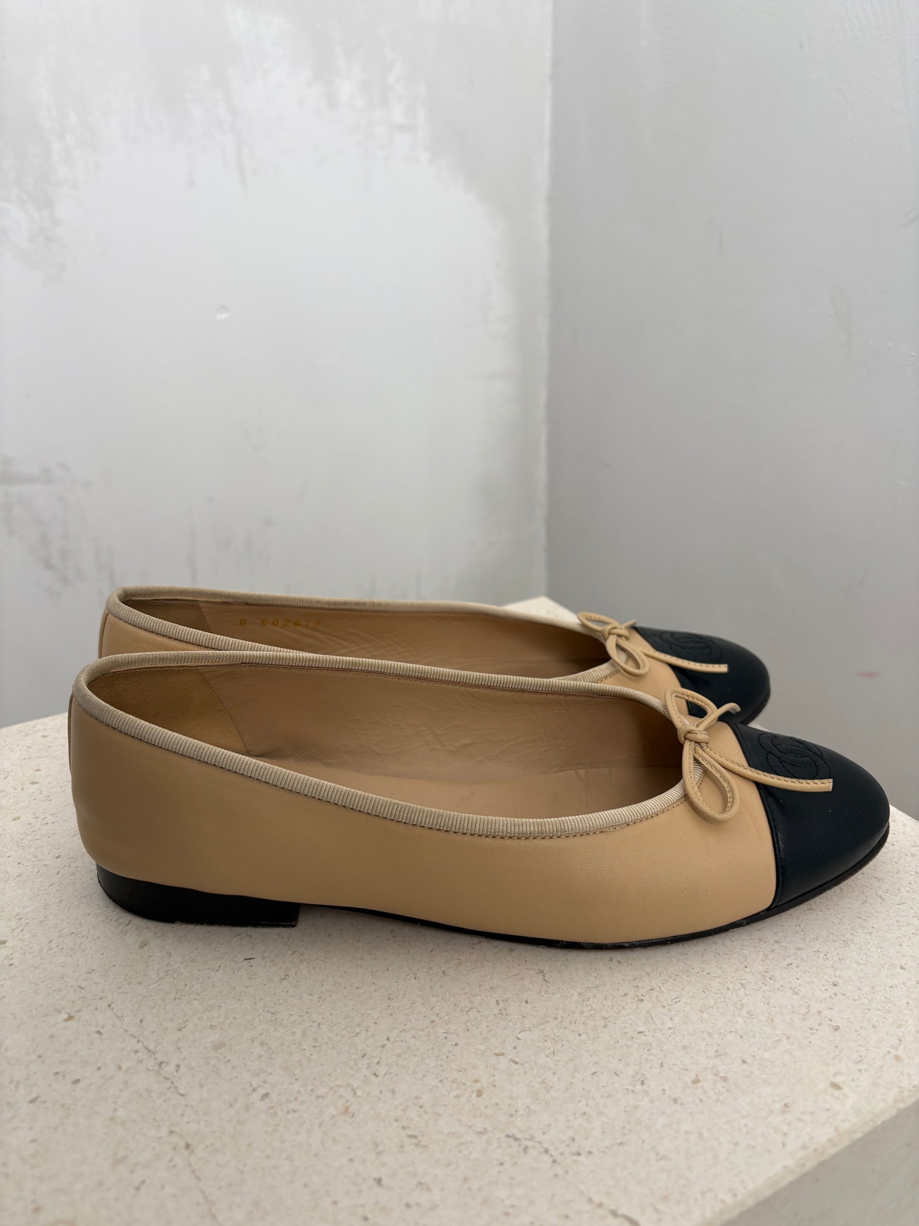 Chanel Beige Black Ballet Flats, 38