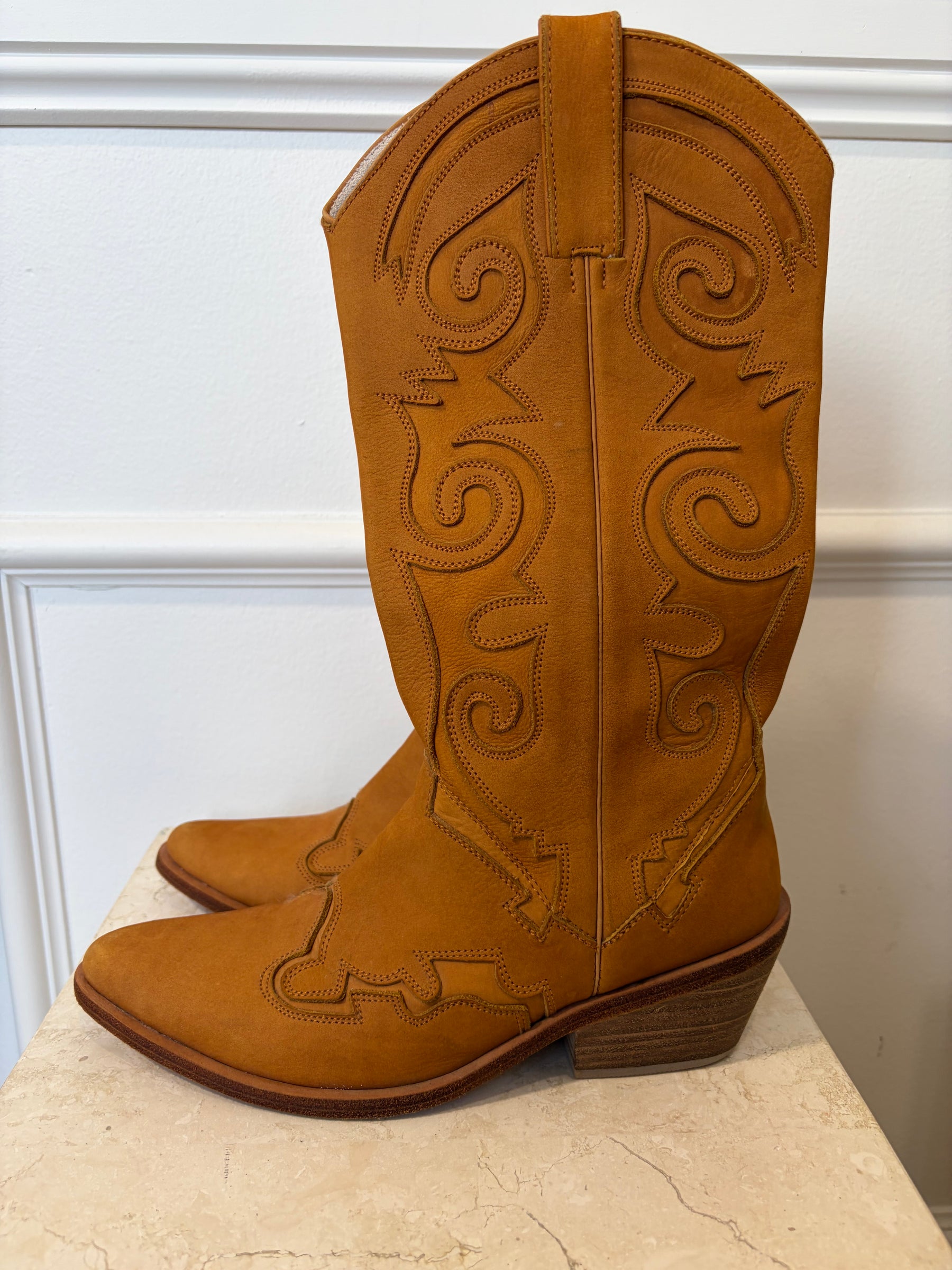 FLANNEL Tan Sued Cowboy Boots, 37