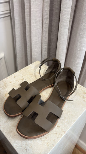 Hermès Etoupe Leather Santorini Sandals, 37