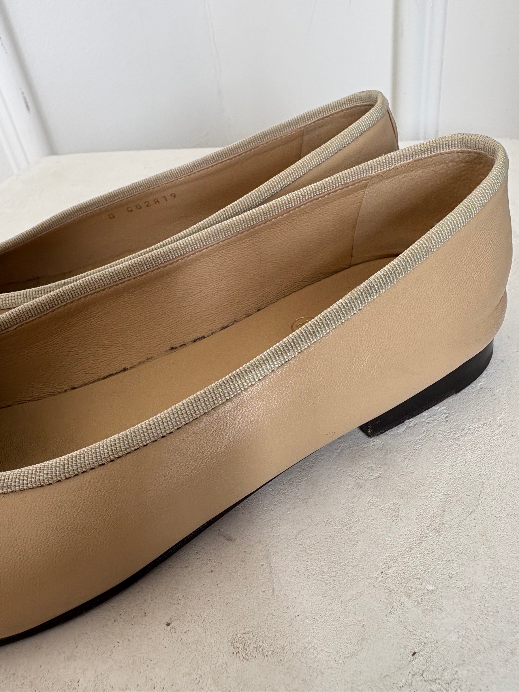 Chanel Beige and Black Leather Ballet Flats, 39