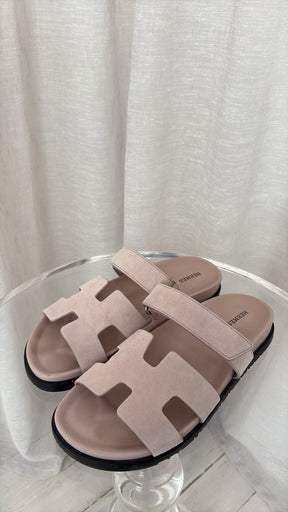 Hermès Chypre Sandals In Rose Porcelaine, 41.5