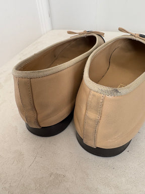 Chanel Beige and Black Leather Ballet Flats, 39