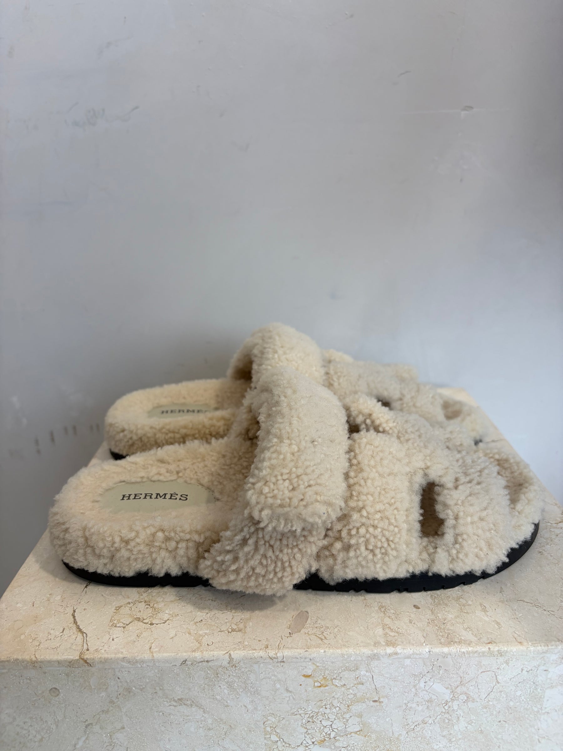 Hermès Shearling Chypre Sandals Cream, 38