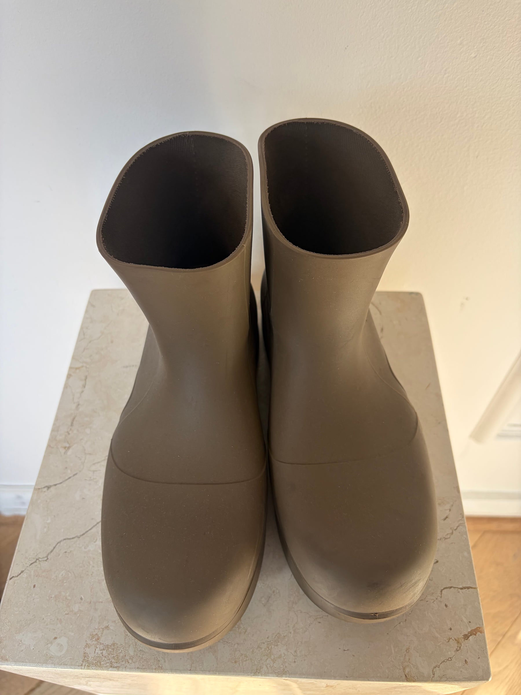 Bottega Veneta Taupe Rubber Puddle Boots, 39