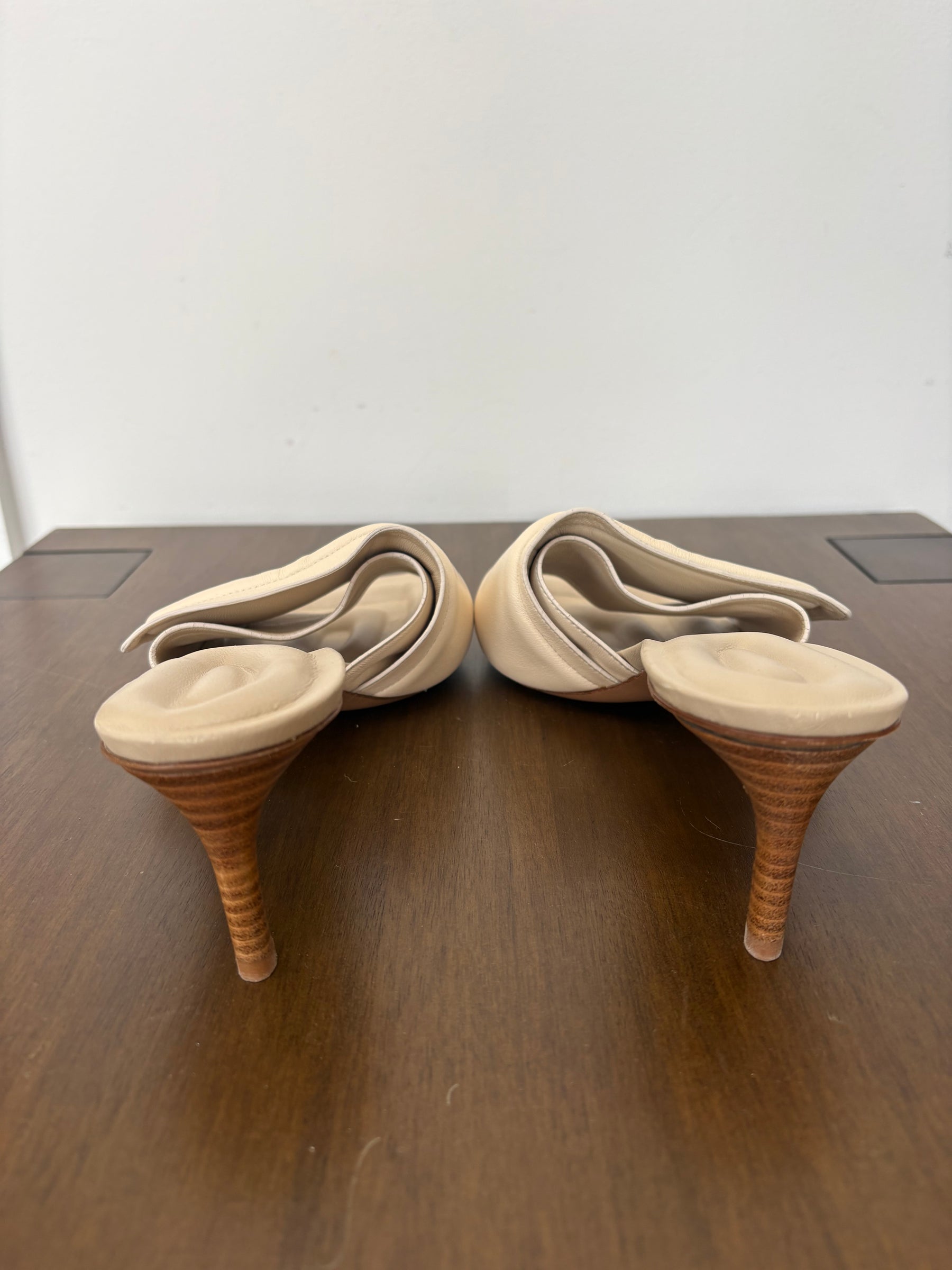 Jacquemus Beige Leather Padded Mules, 39