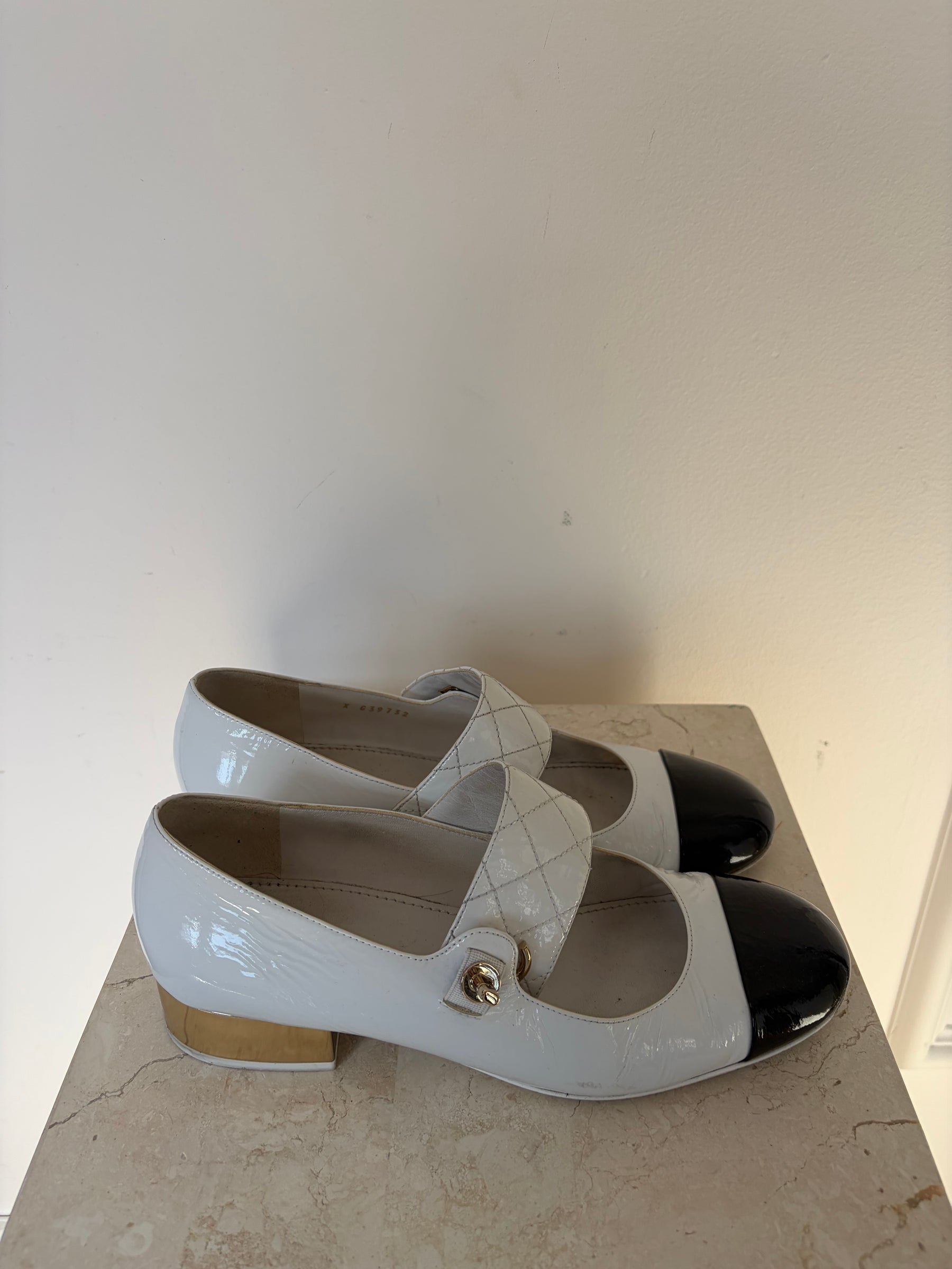 Chanel White and Black Patent Heeled Mary Jane, 39.5 C