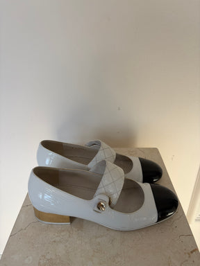 Chanel White and Black Patent Heeled Mary Jane, 39.5 C