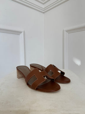 Hermes Oasis Sandal In Tan, 37.5