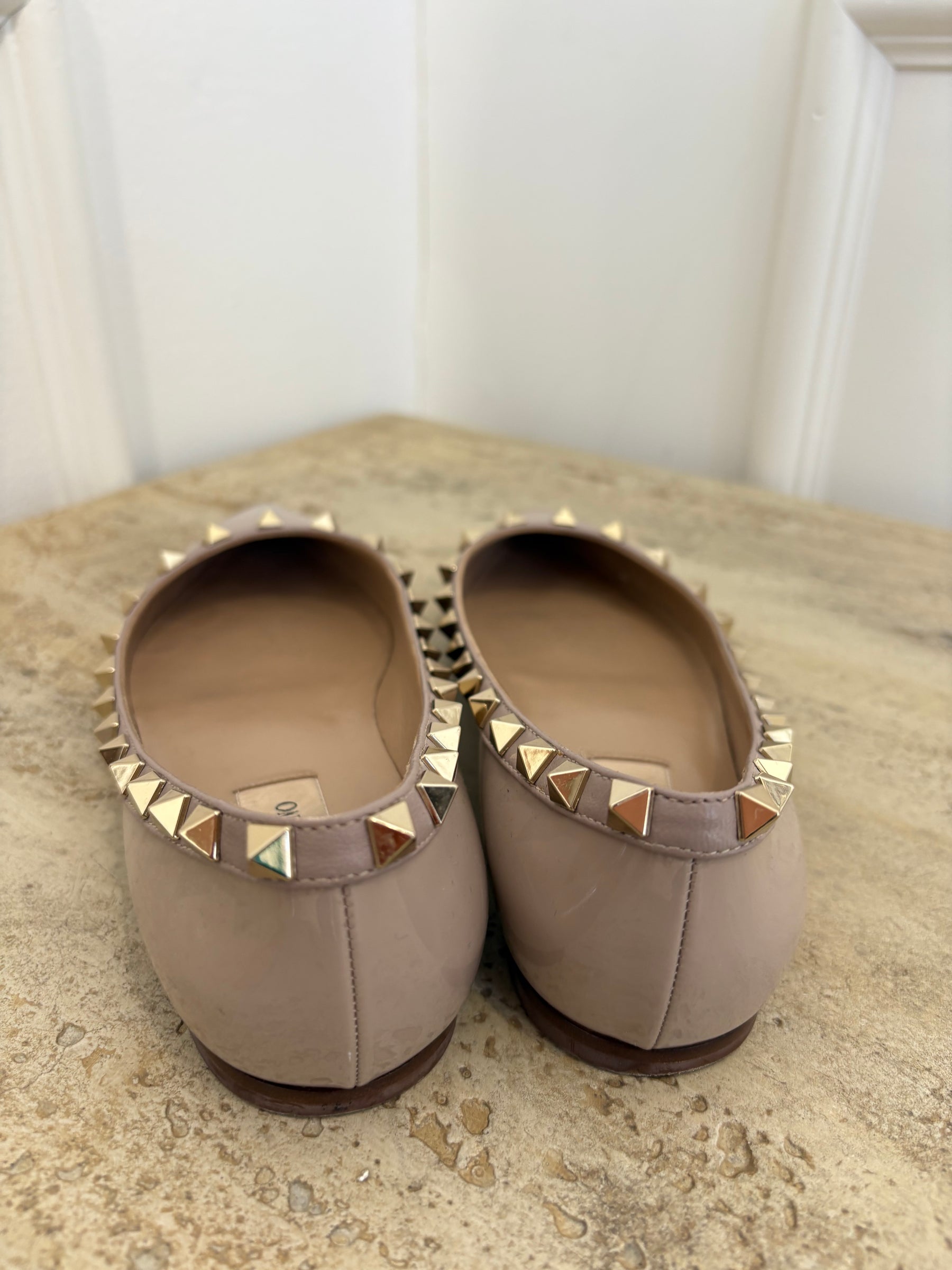 Valentino Garavani Rose Poudre Patent Rockstud Flats, 36