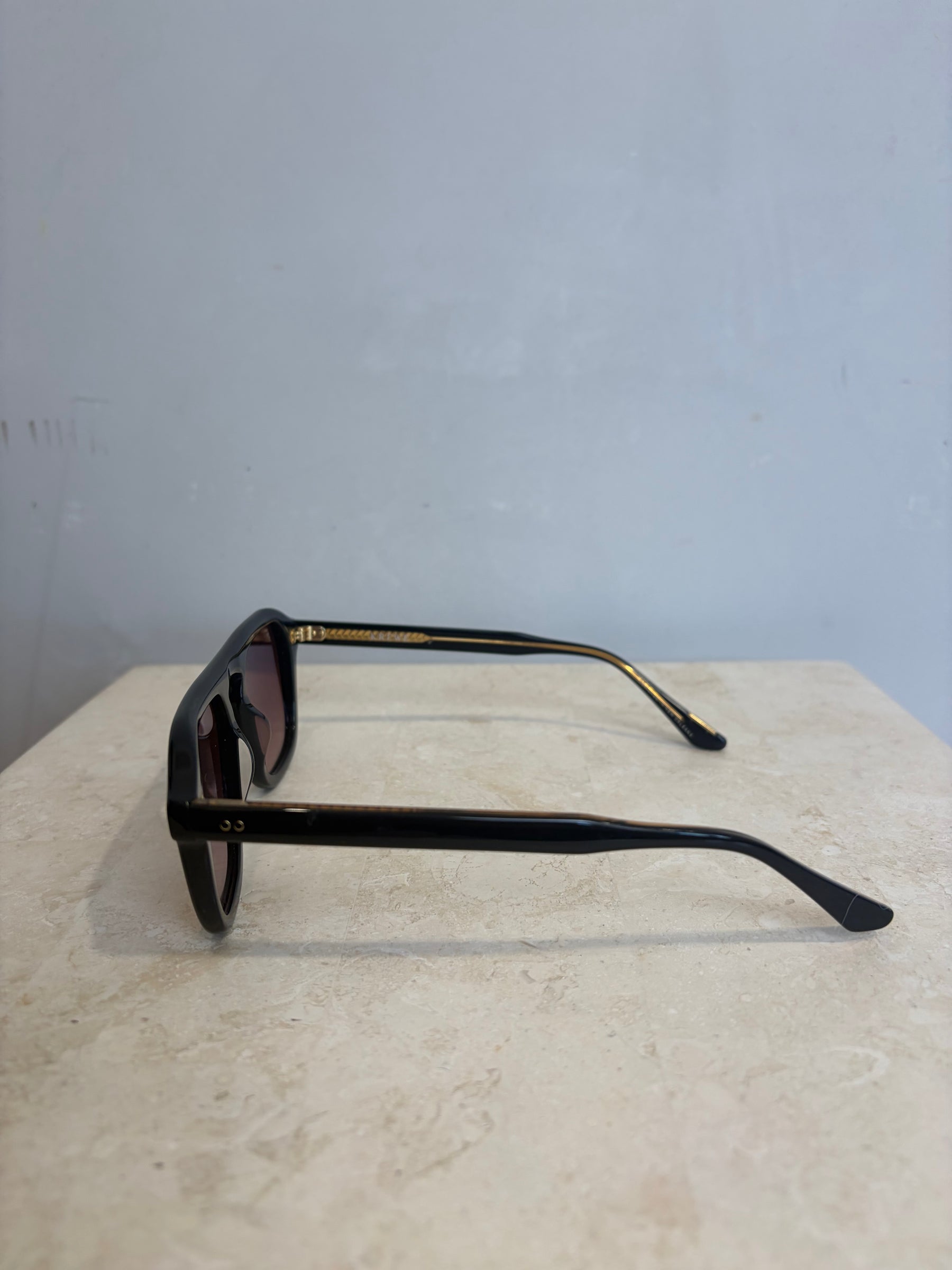 KREWE Black Pilot 'Zander' Sunglasses