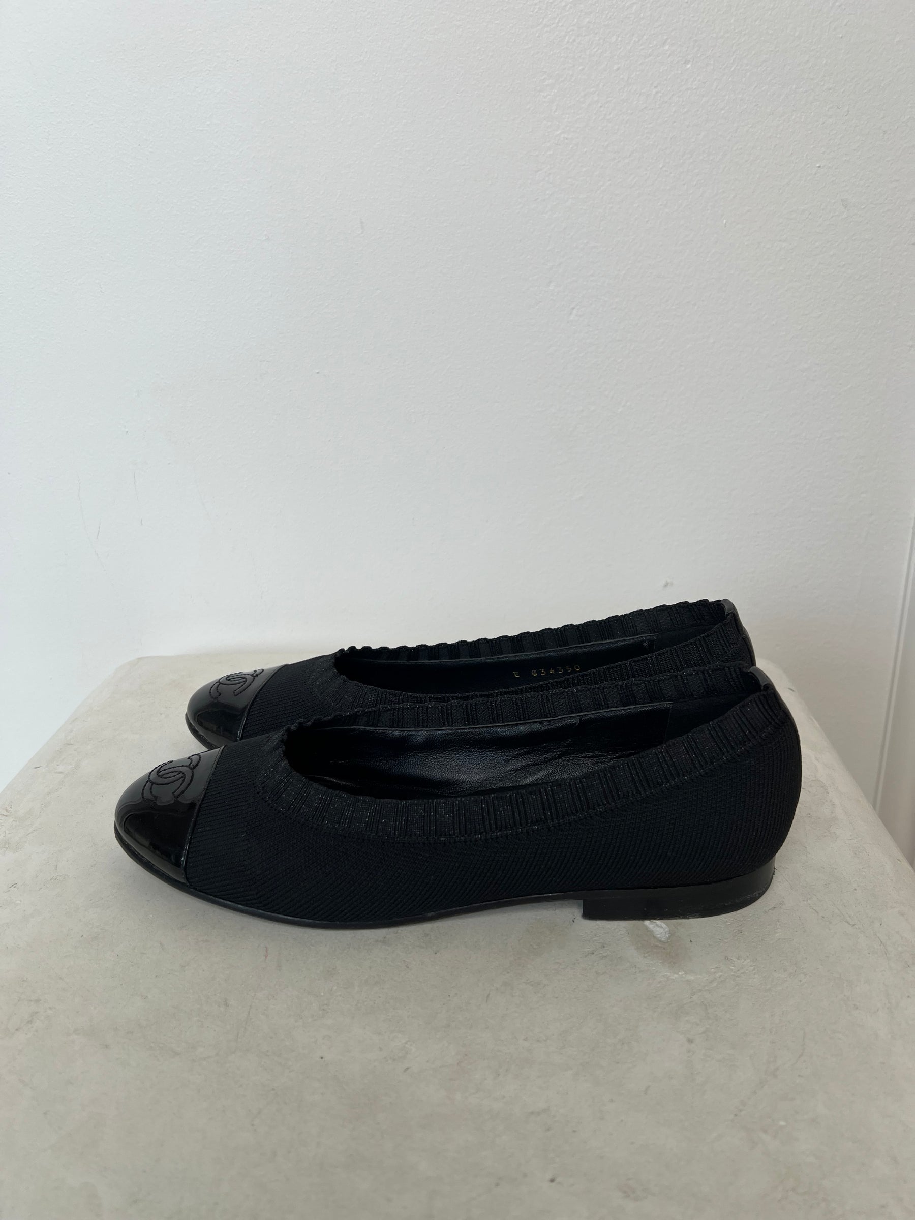 Chanel Black Fabric And Patent Ballet Flats, 38C
