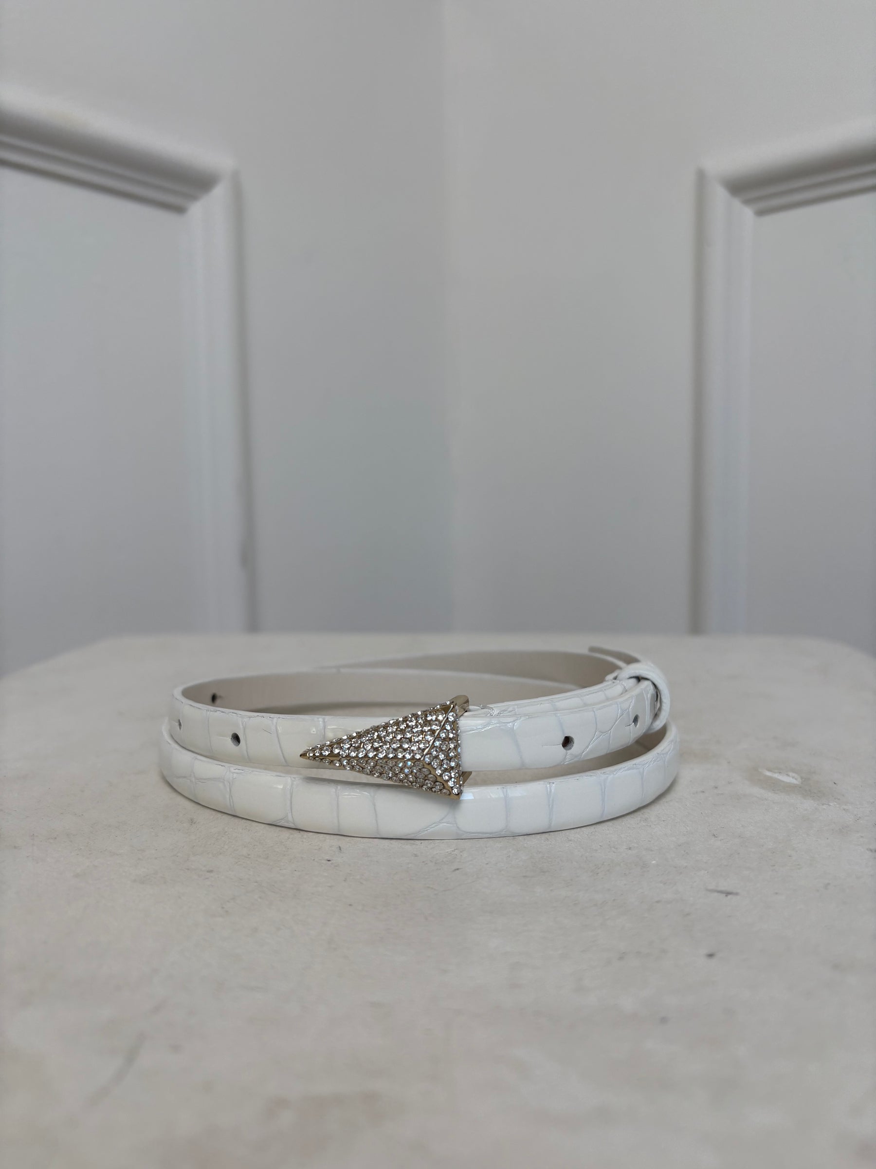 Scanlan Theodore White Leather Croc Effect Diamond Crystal Buckle Belt, M