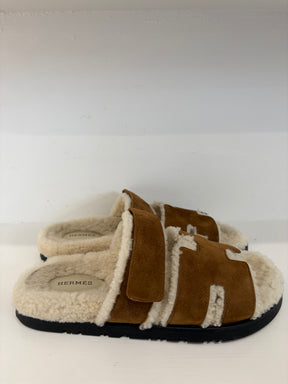 Hermès Tan Suede Shearling Lined Mens Chypre Sandals, 41