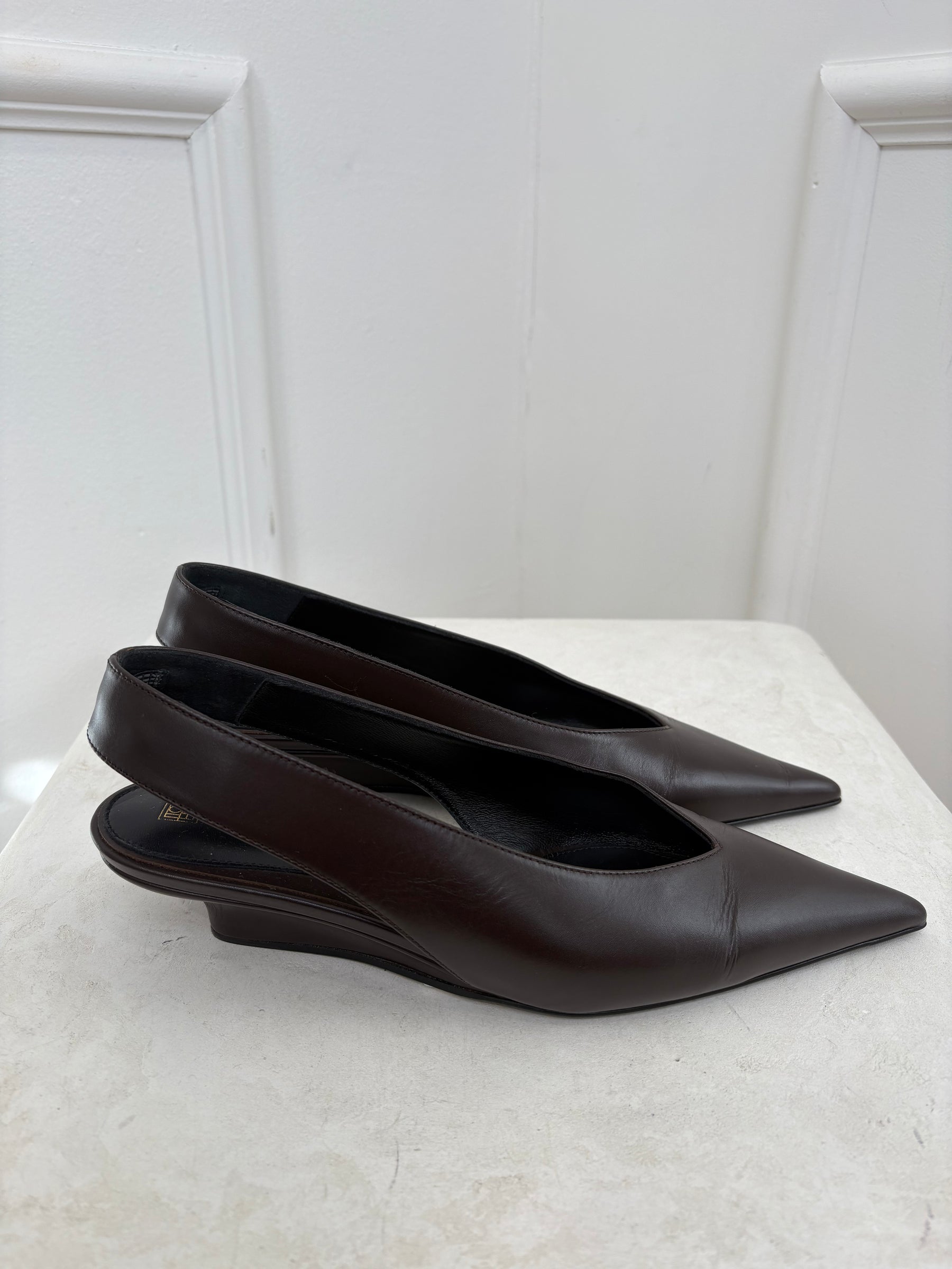 Totême Chocolate Leather Pointed Slingback, 37