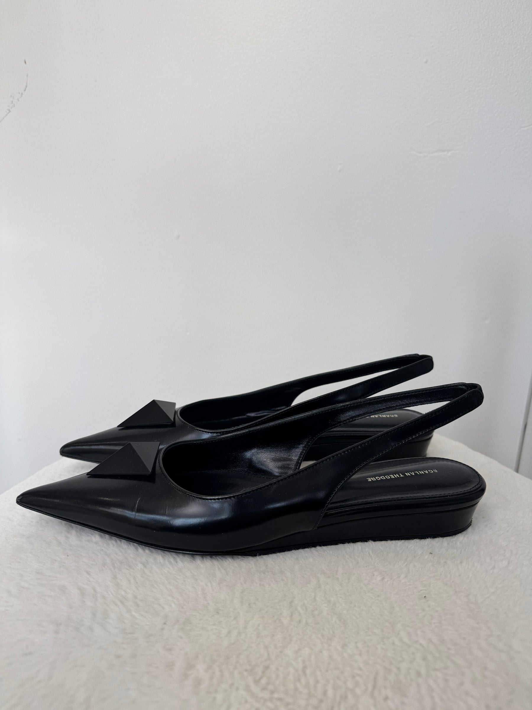 Scanlan Theodore Black Pointed Diamond Wedged Slingback, 39