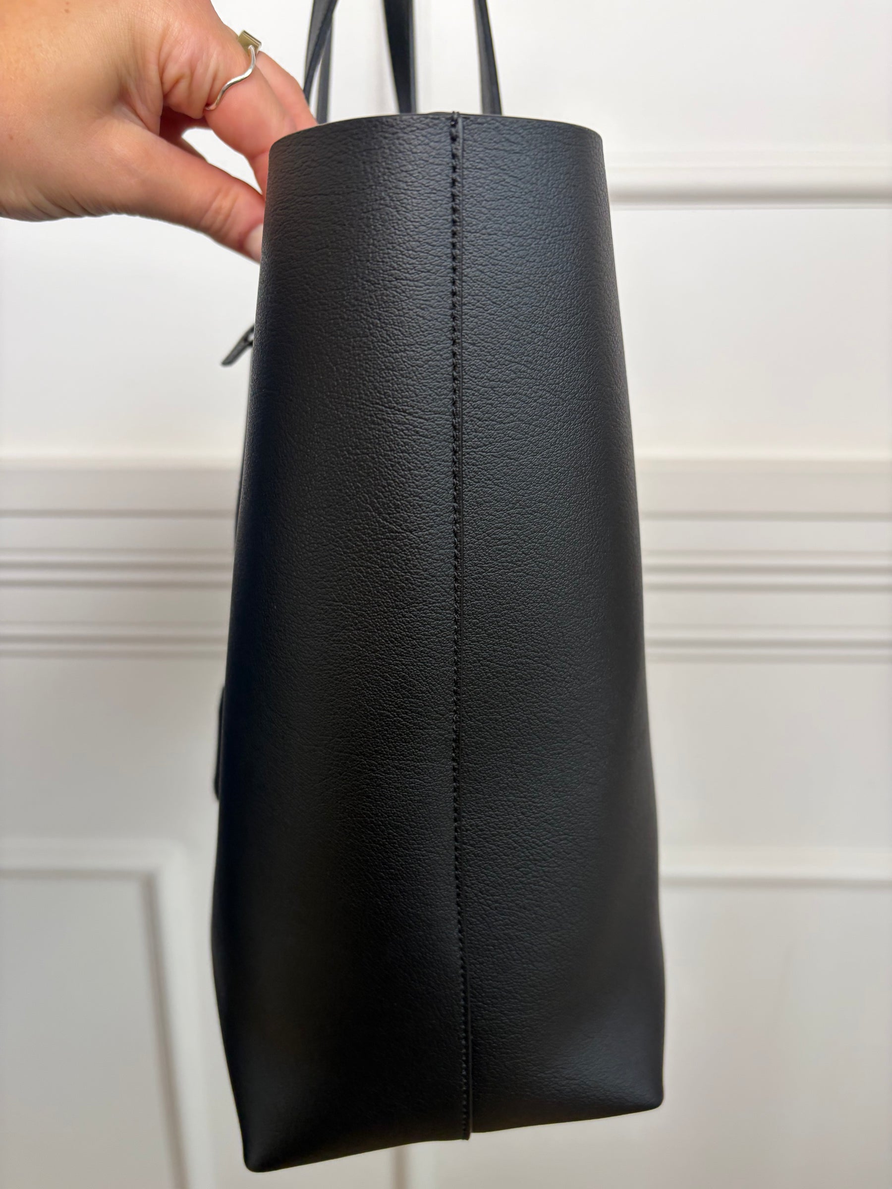 Saint Laurent Shopping Tote In Black Leather