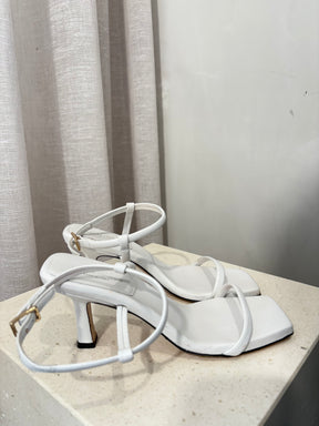 Scanlan Theodore White Ankle Strap Sandals, 36