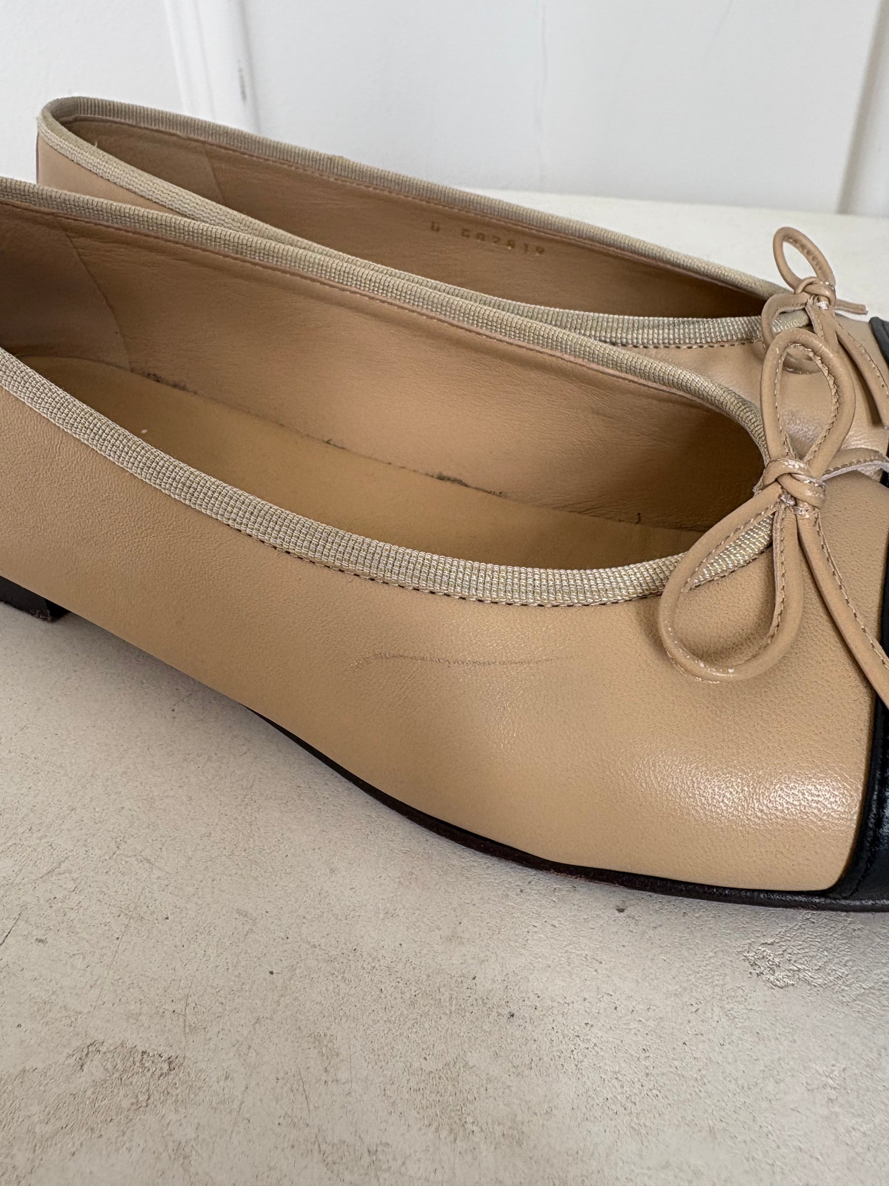 Chanel Beige and Black Leather Ballet Flats, 39