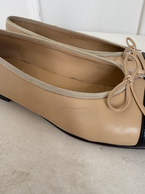 Chanel Beige and Black Leather Ballet Flats, 39