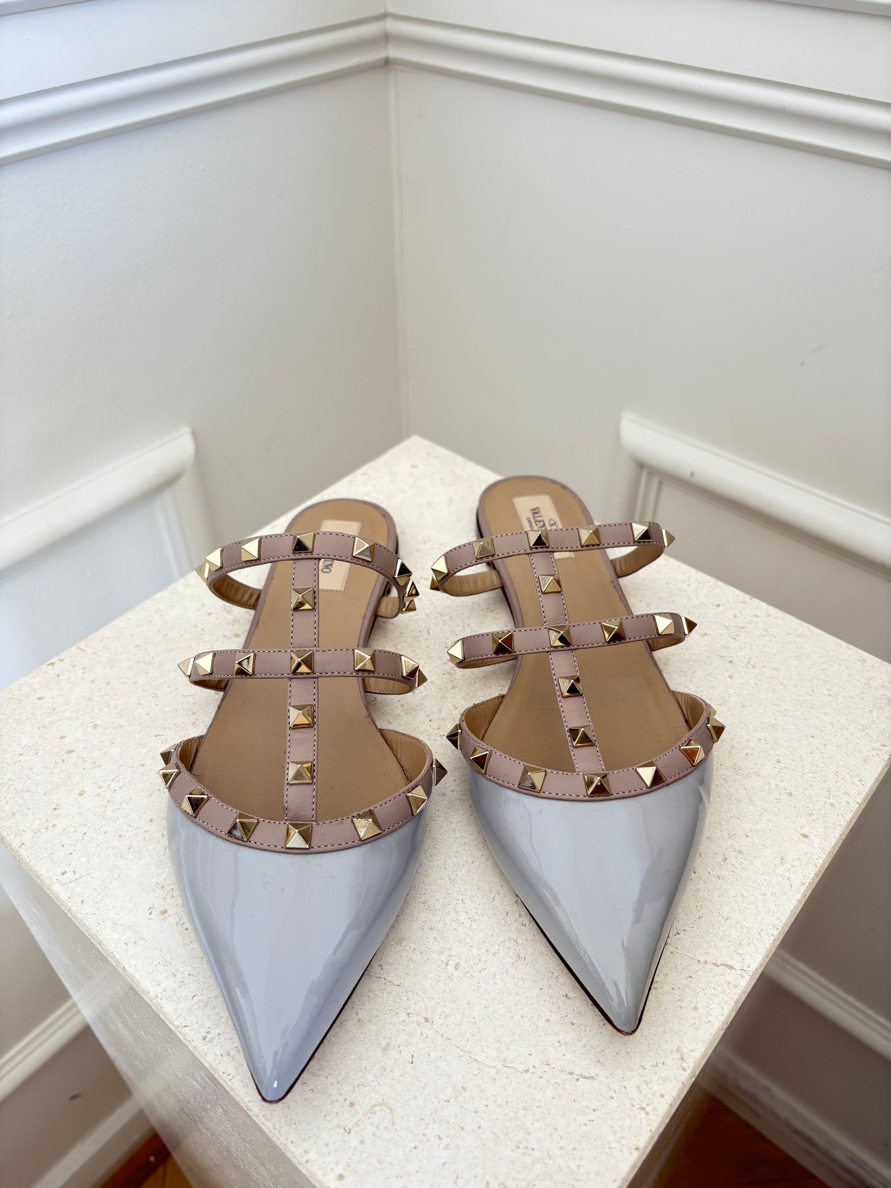 Valentino Garavani Blue and Beige Patent Pointed Rockstud Flats, 40