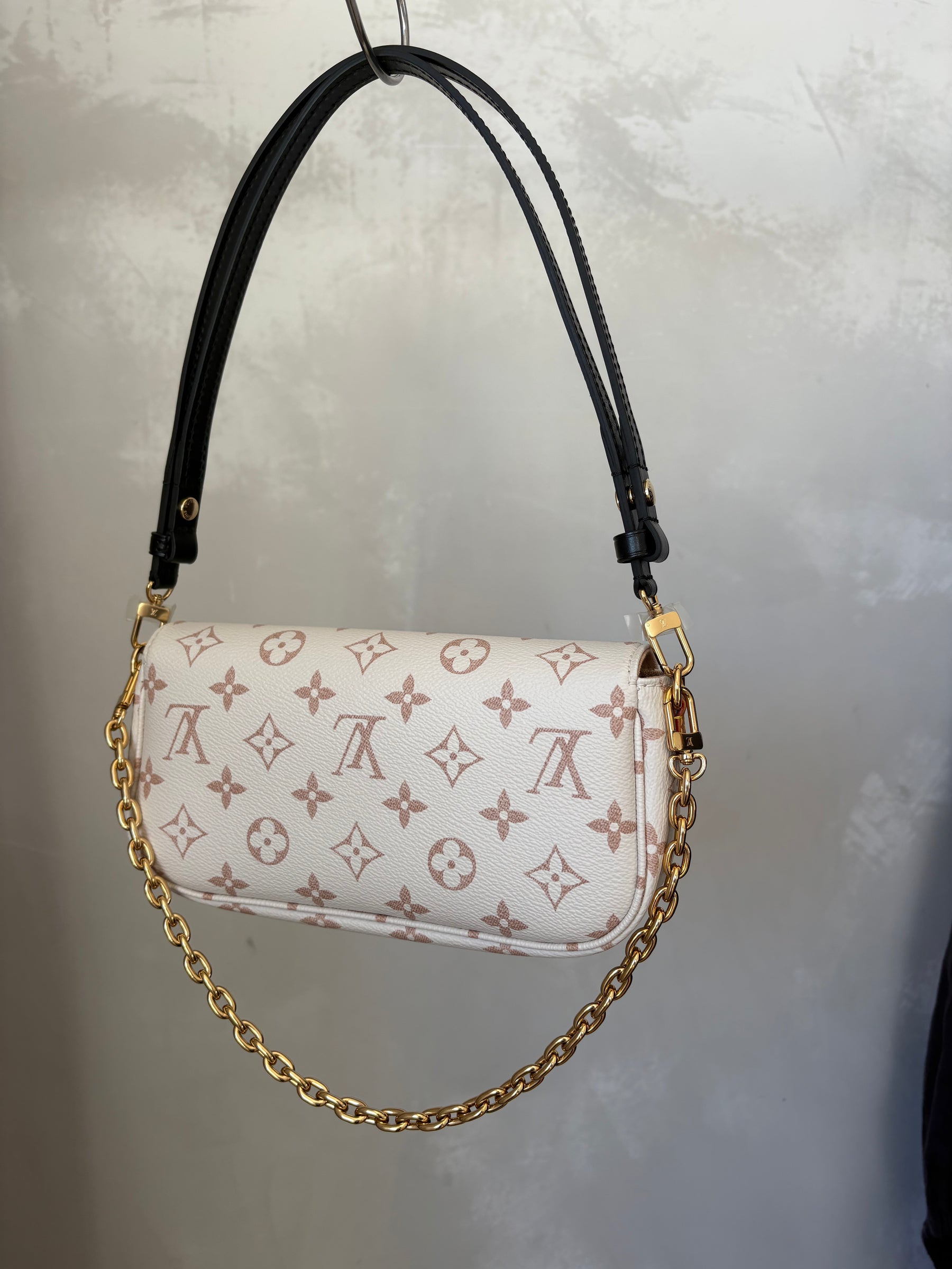 Louis Vuitton White Dune Canvas Monogram Ivy Wallet on Chain