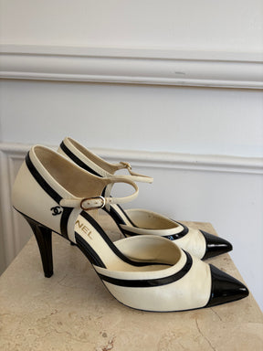 Chanel White and Black Leather Pointed Mary Janes, 41 C