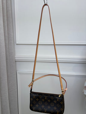 Louis Vuitton Monogram Pochette