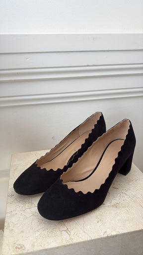 Chloe Suede Scalloped Pump In Black, 40