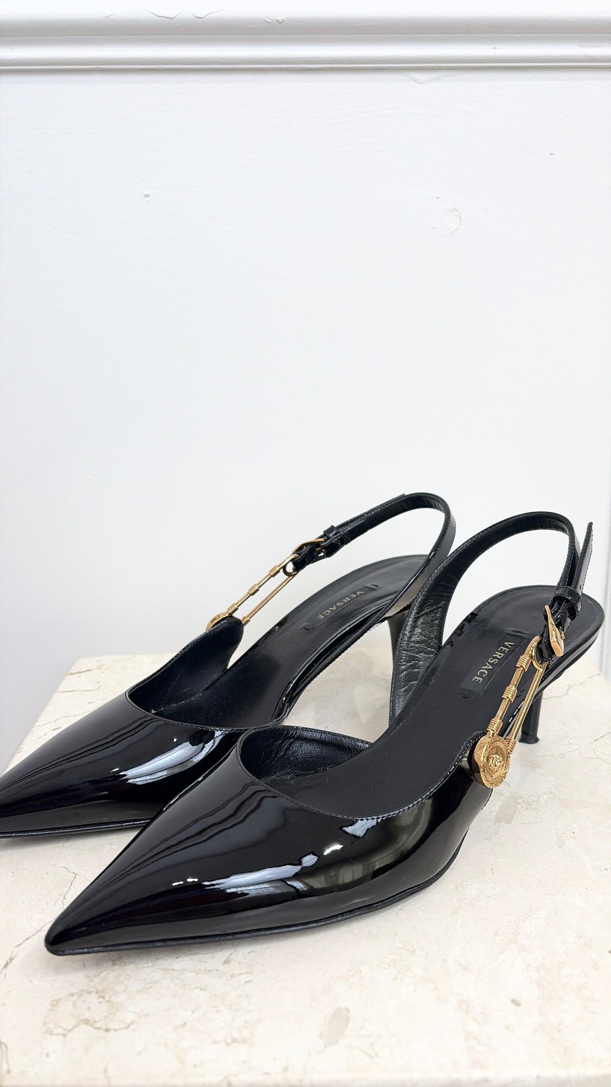 Versace Medusa 95 Plaque Detail Slingback Pumps, 39
