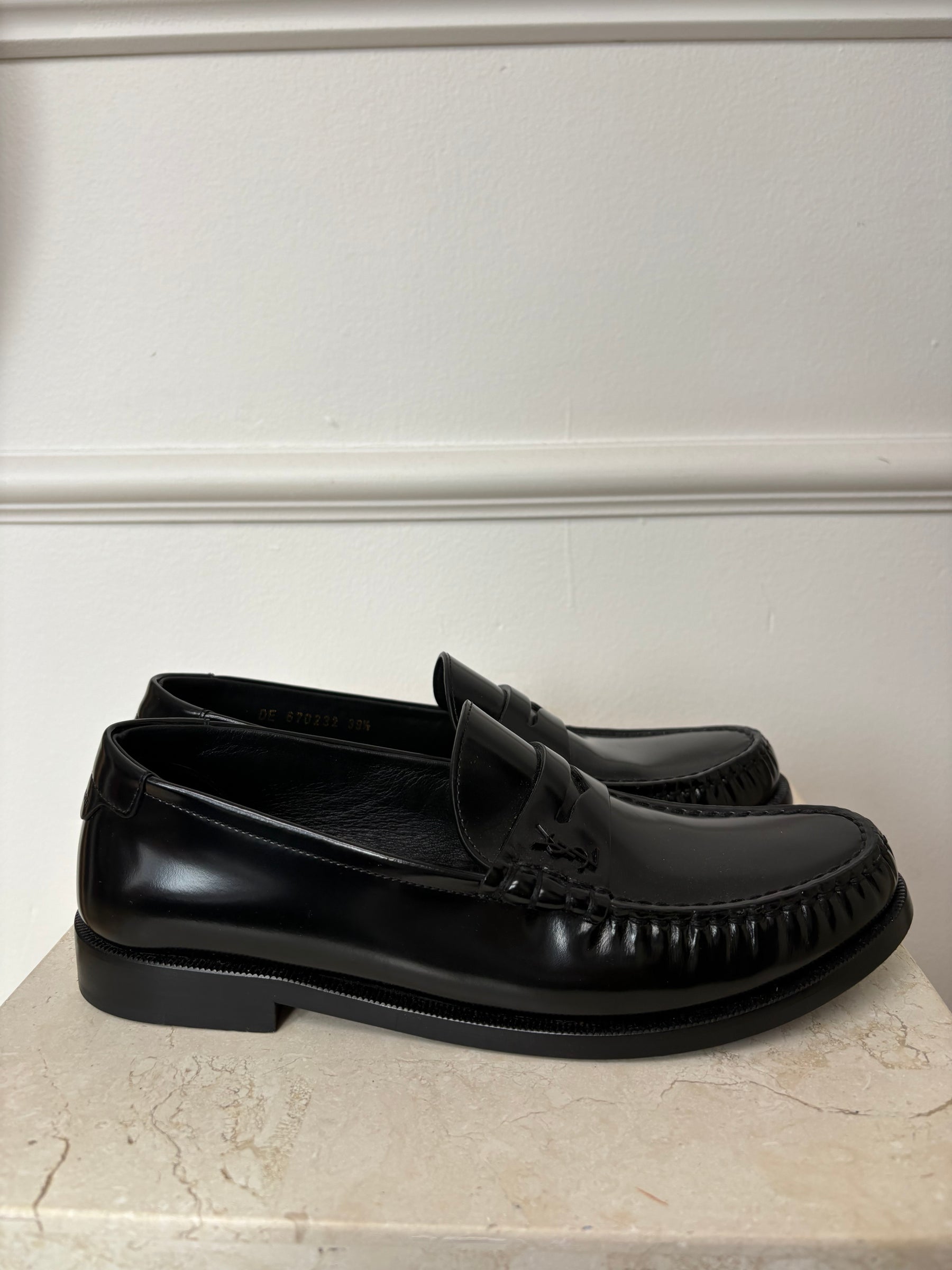 Saint Laurent Black Leather Loafer, 39.5