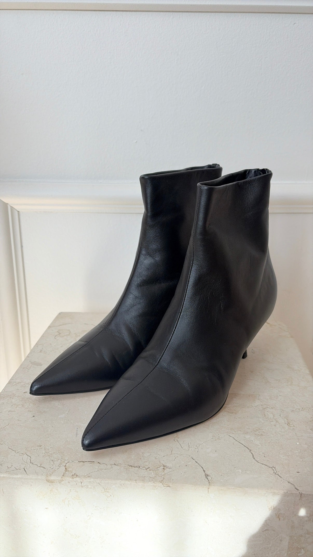 Scanlan Theodore Black Leather Pointed Ankle Boots, 37