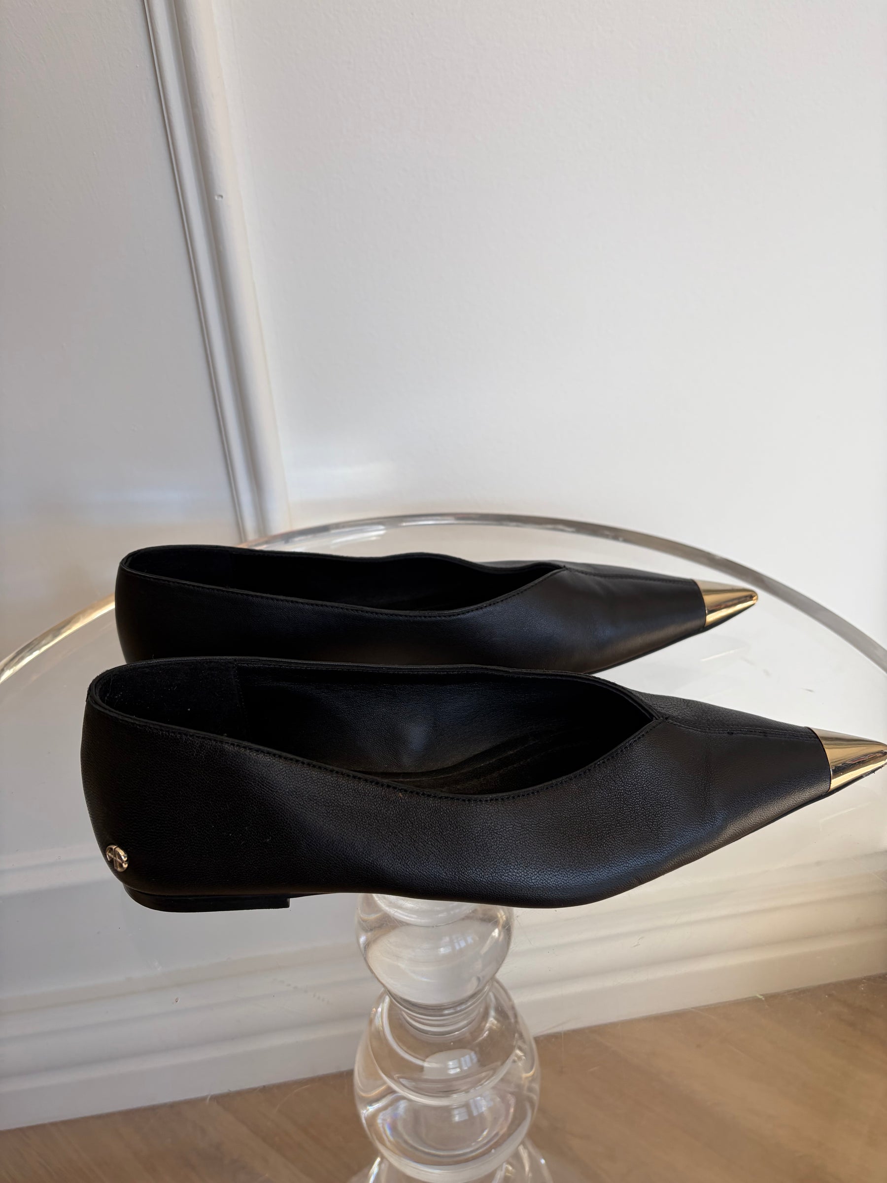 Anine Bing Black Leather Pointed Flats, 38