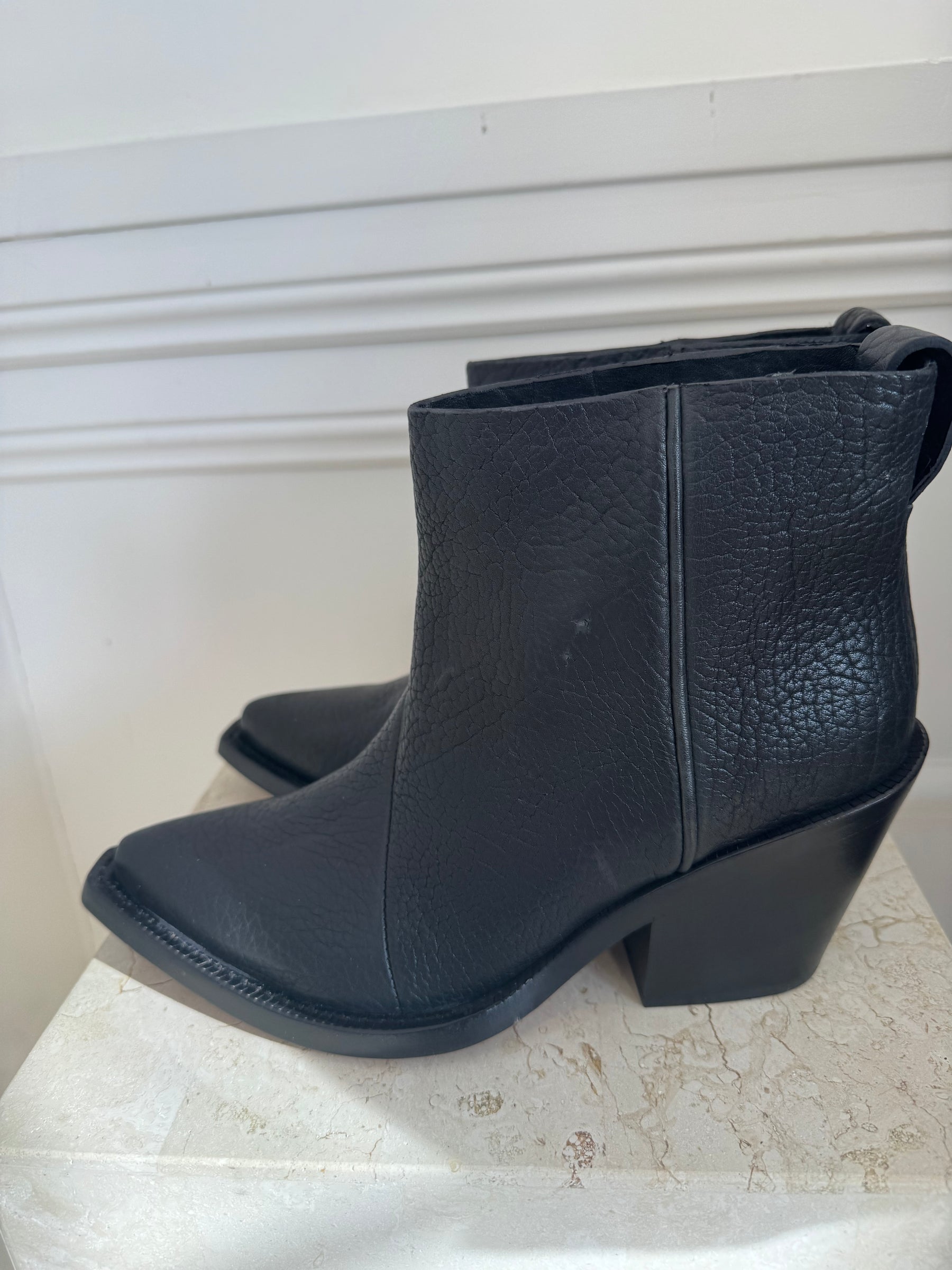 Acne Studios Black Grained Leather Ankle Boot, 40