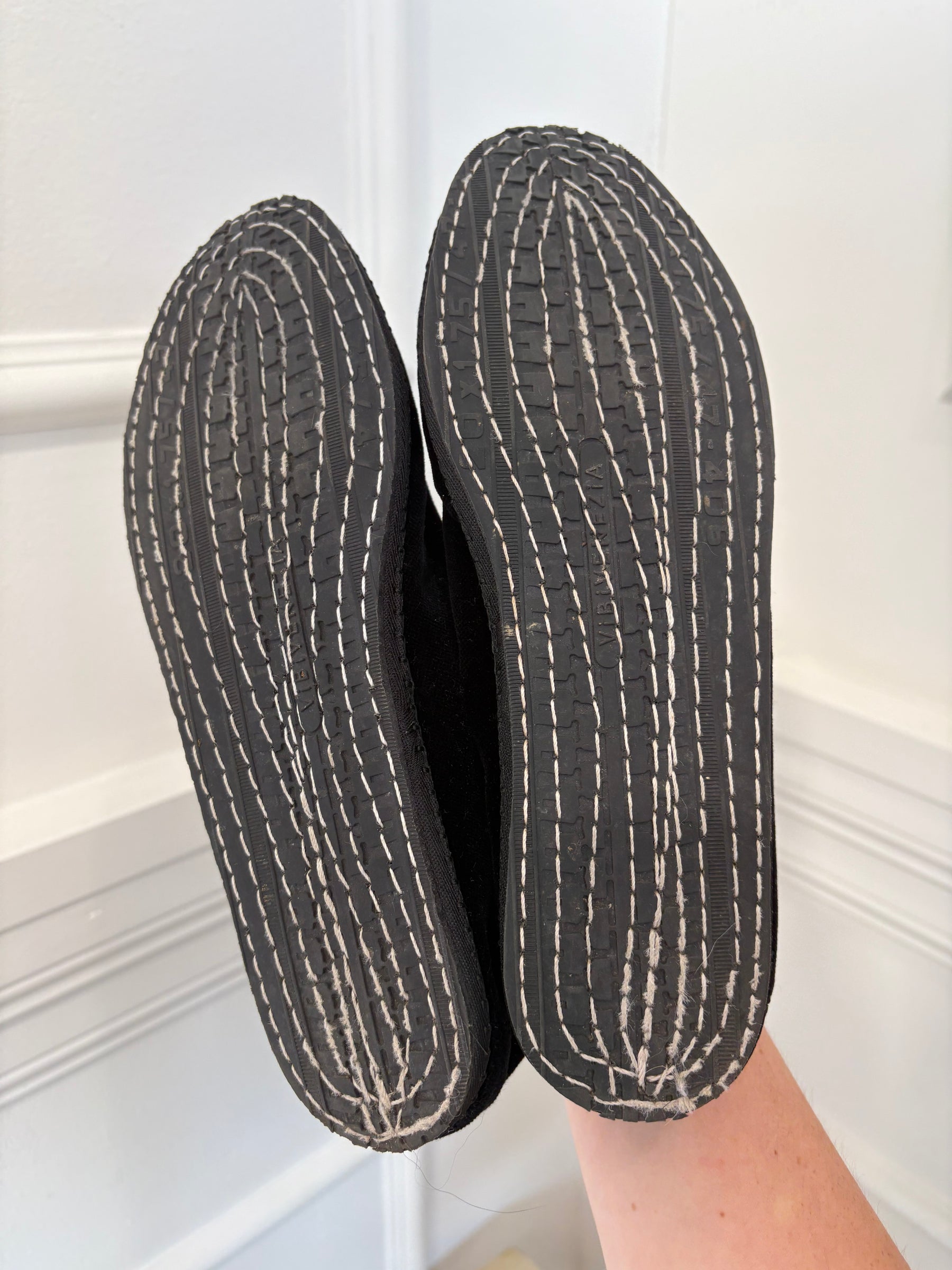 ViBi VENEZiA Black Velvet Mary Jane Flats, 40