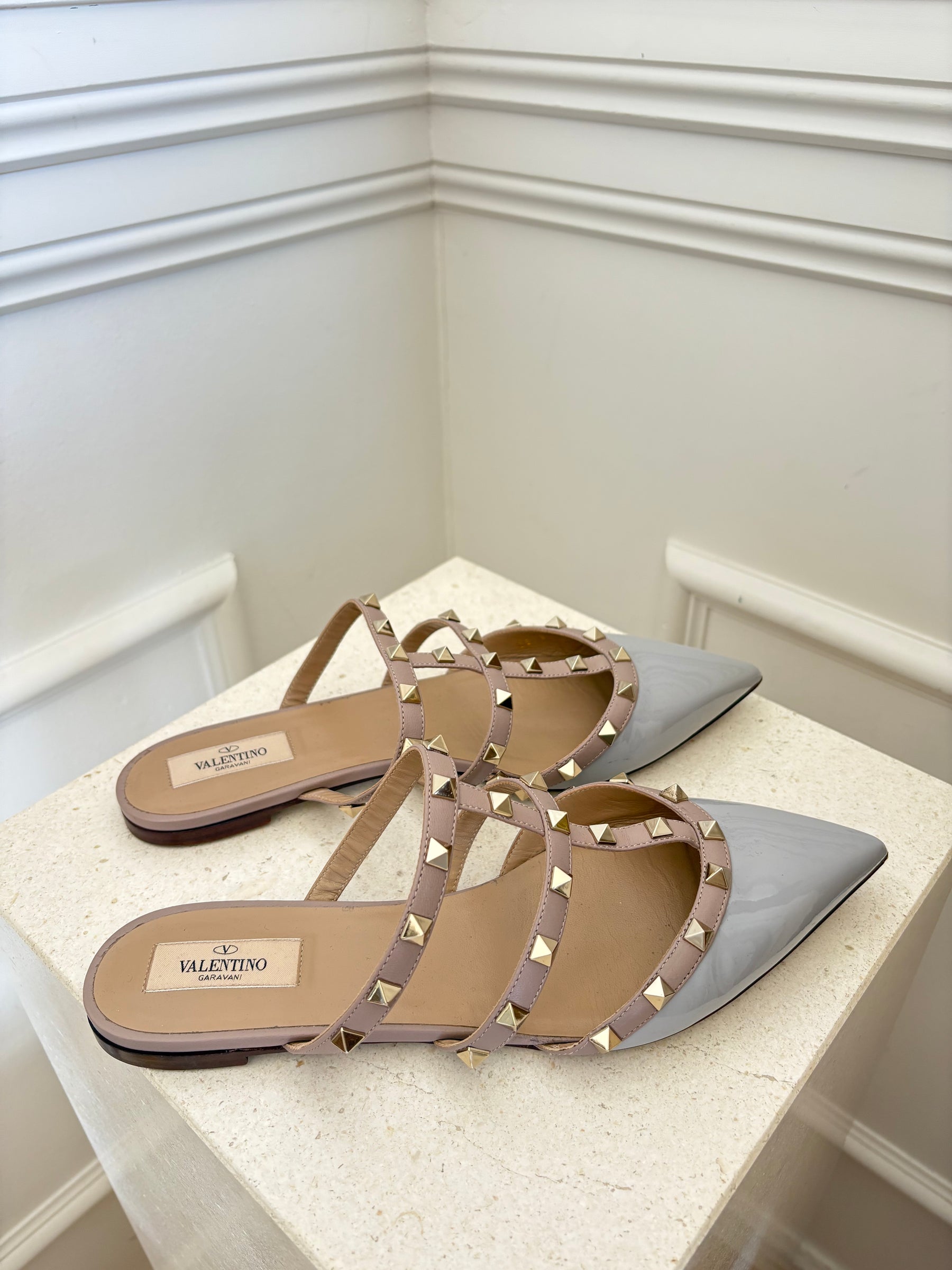 Valentino Garavani Blue and Beige Patent Pointed Rockstud Flats, 40