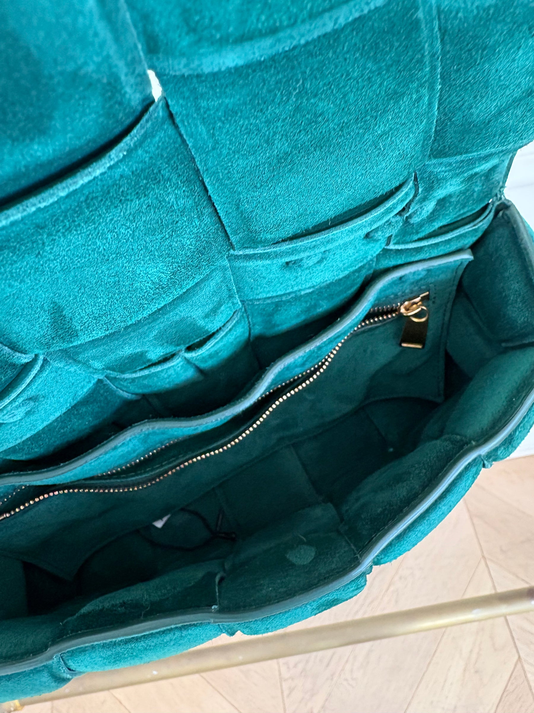 Bottega Veneta Suede Cassette Bag In Green