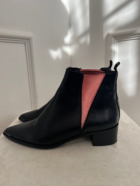 Acne Studios Black Leather and Pink Pointed Jensen Boots, 40