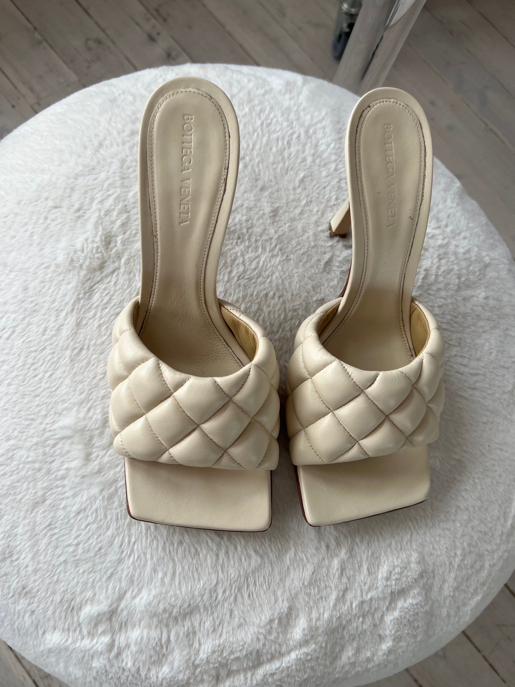 Bottega Veneta Padded Mules In Ivory, 39