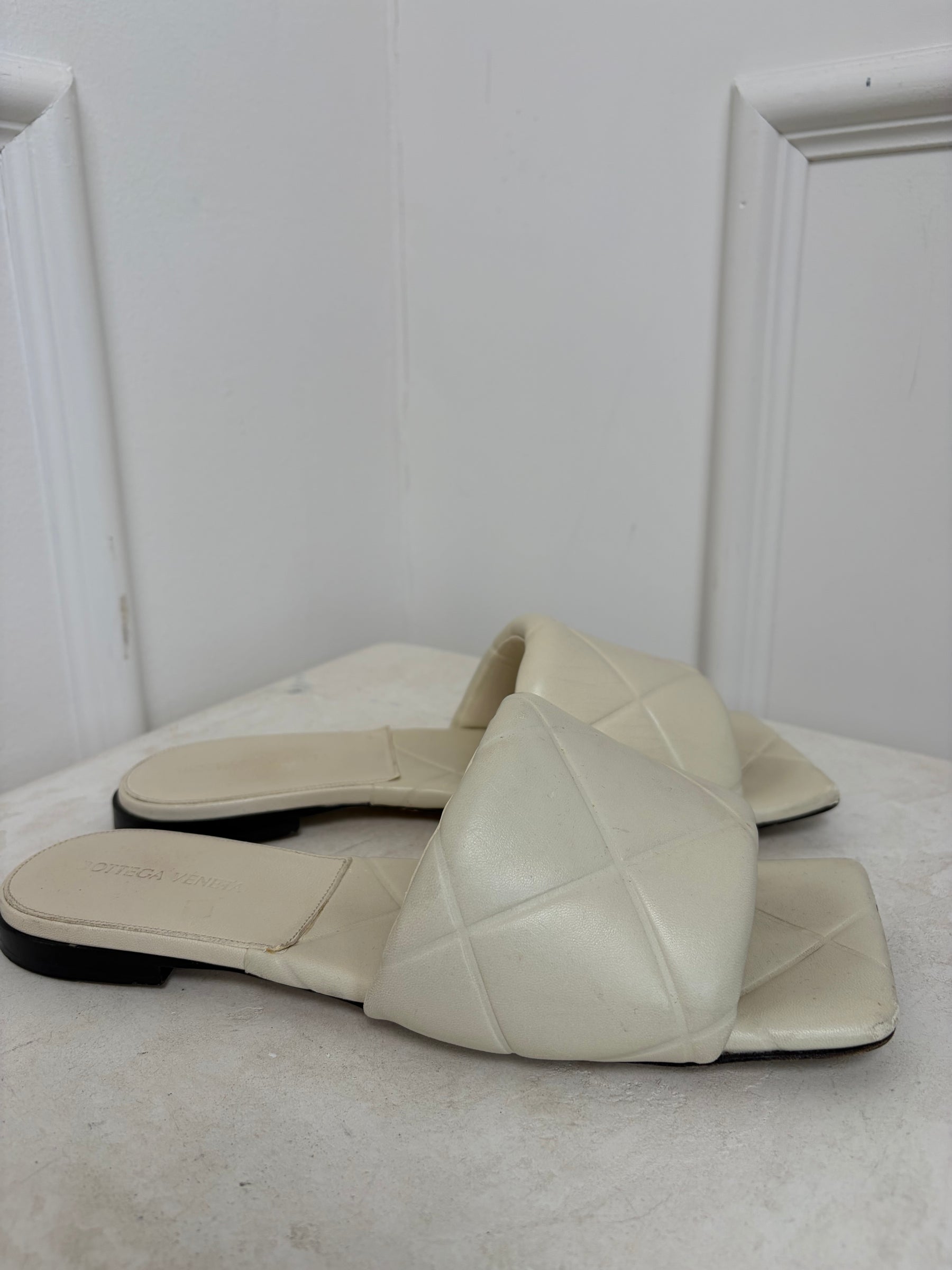 Bottega Veneta Cream Quilted Leather Lido Slides, 39.5