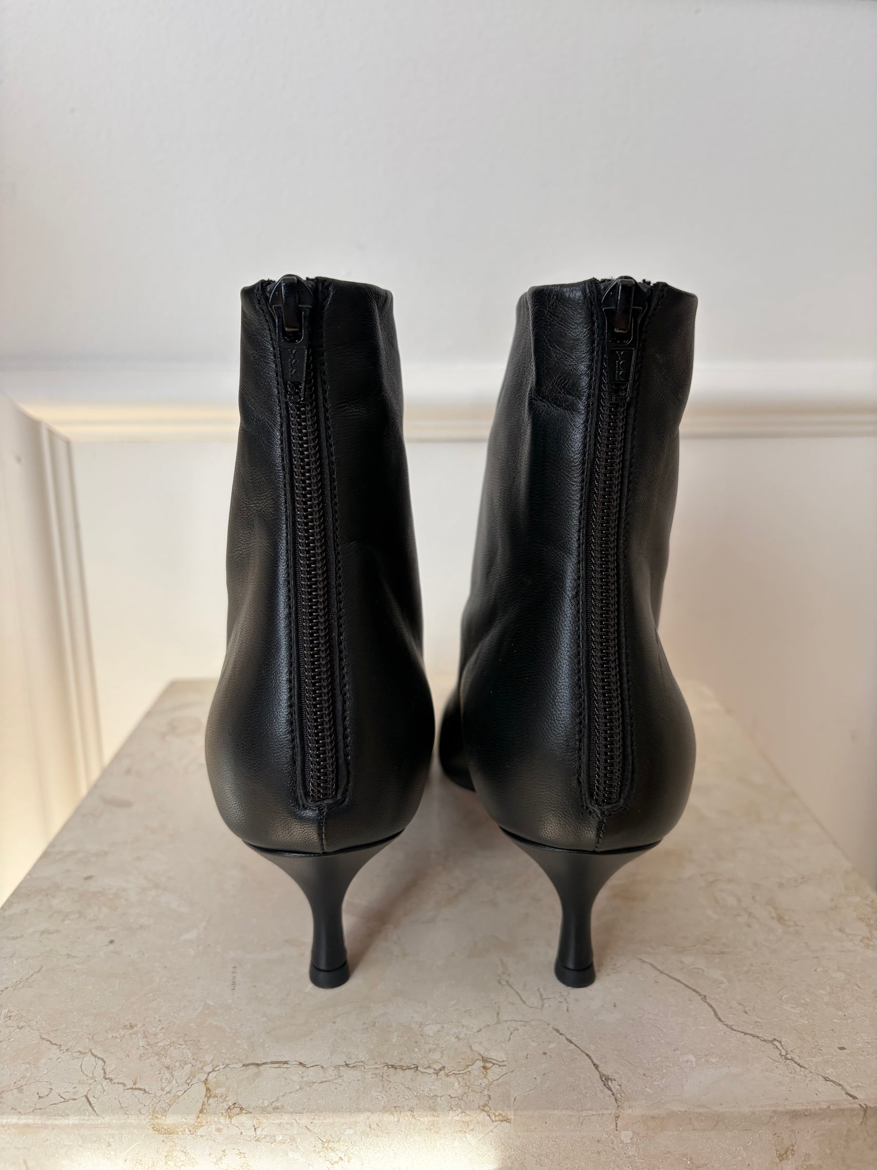 Scanlan Theodore Black Leather Pointed Ankle Boots, 37
