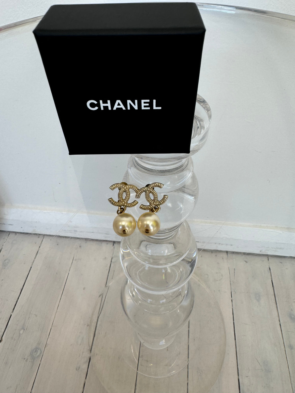 Chanel Pearl Drop Earings Gold Hardware