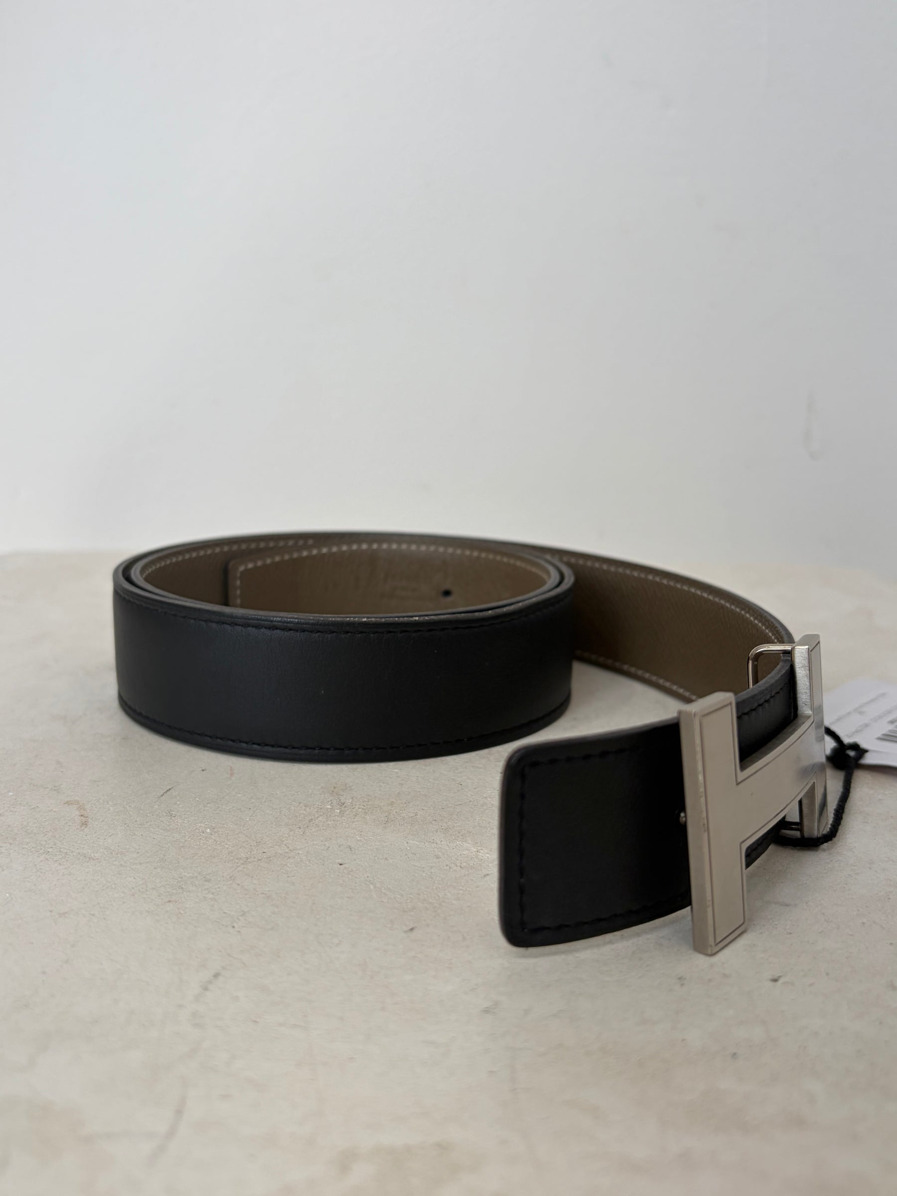 Hermès Black and Etoupe Leather Reversible H Belt, 85