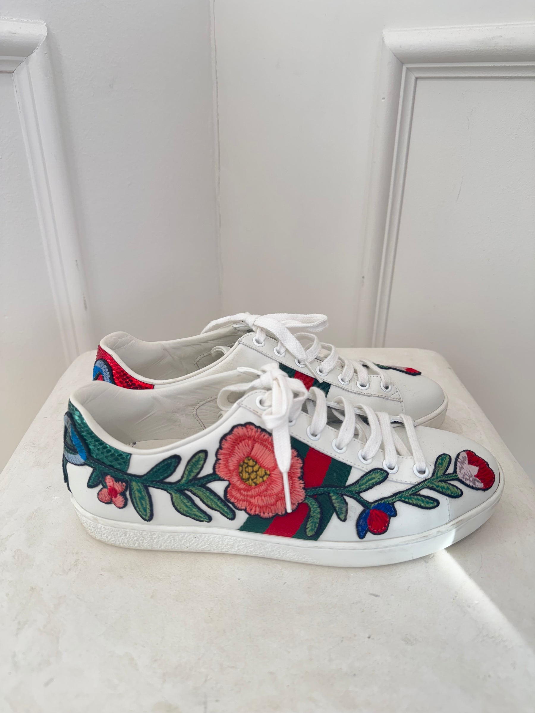 Gucci White Rose Embroidered Sneakers, 38