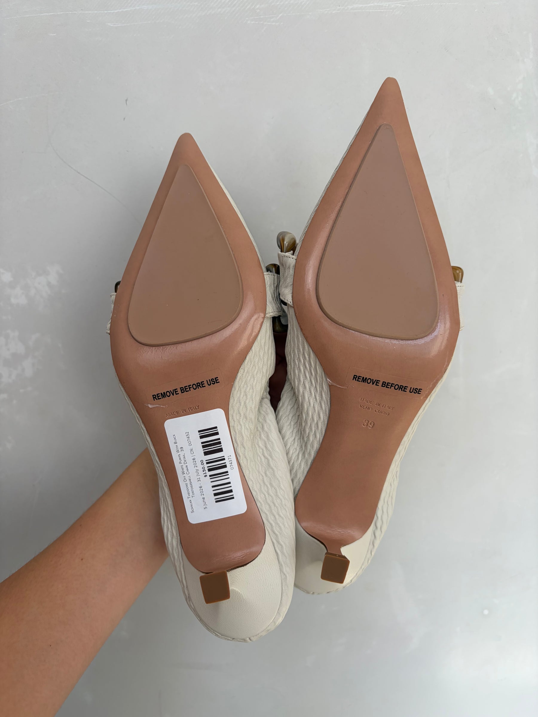 Scanlan Theodore Off White Pumps With Black Tortoiseshell Chain Detail, 39