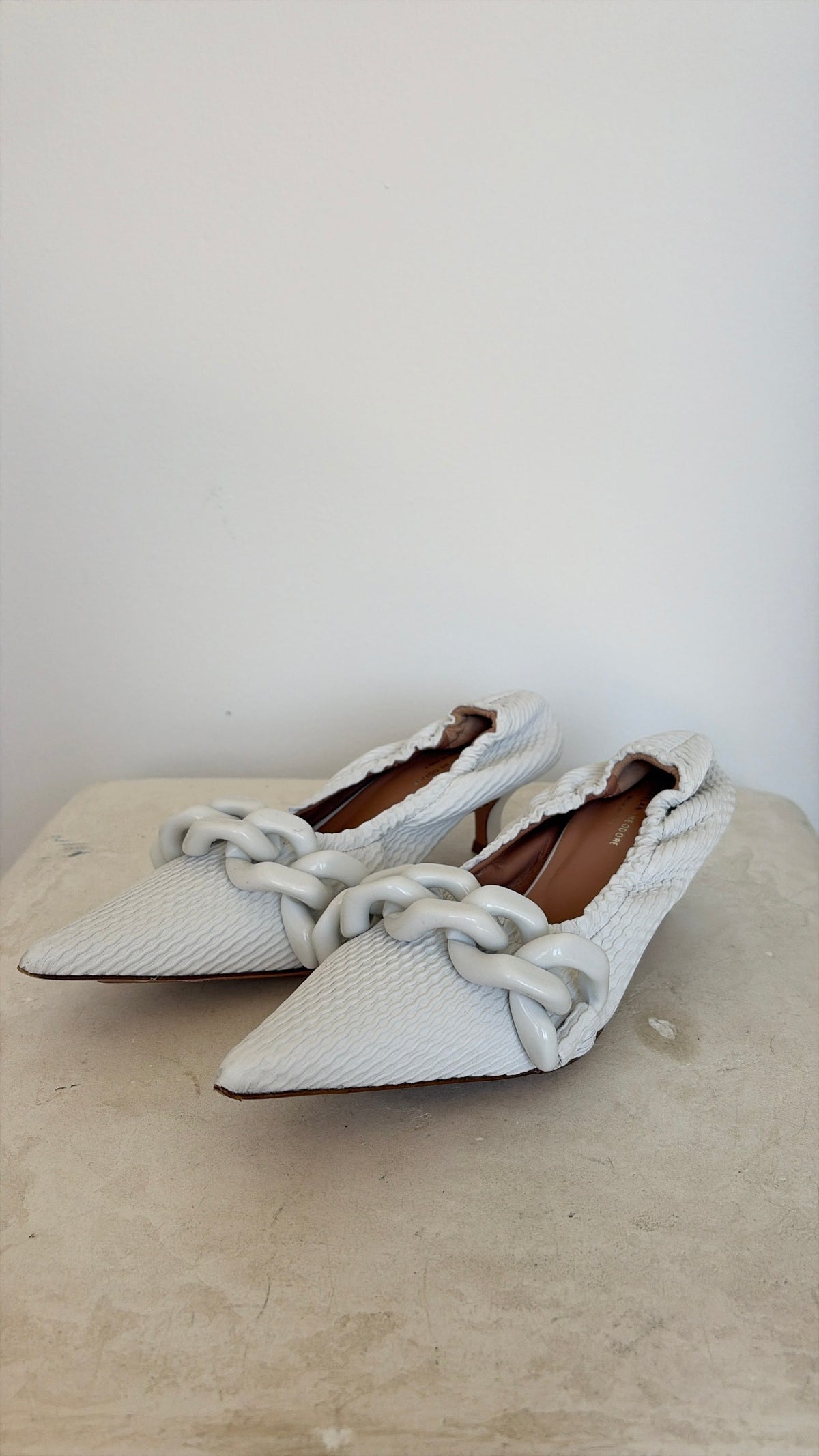Scanlan Theodore White Textured Stretch Pump, 36