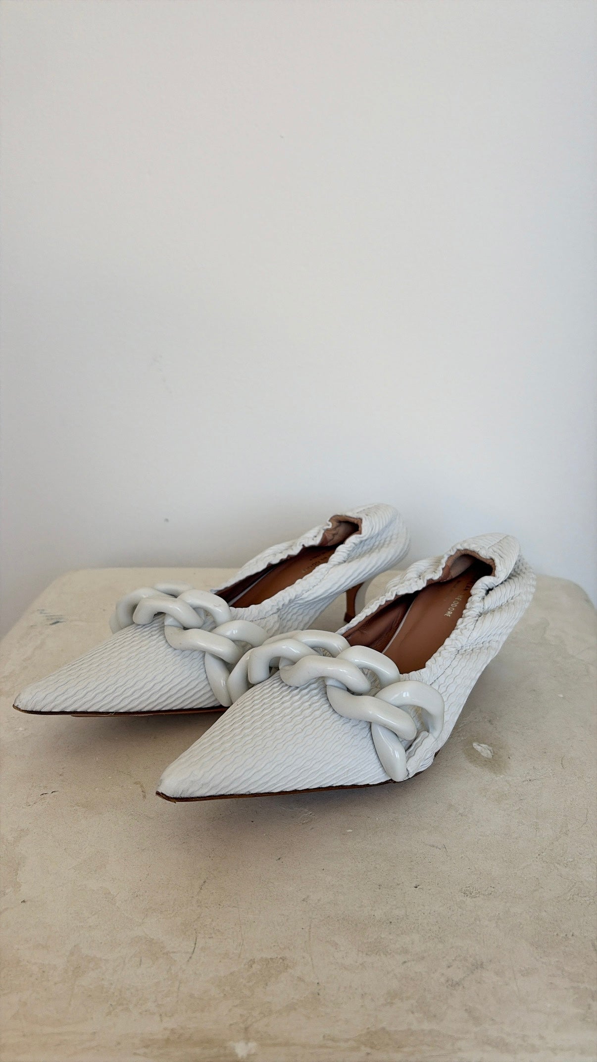 Scanlan Theodore White Textured Stretch Pump, 36