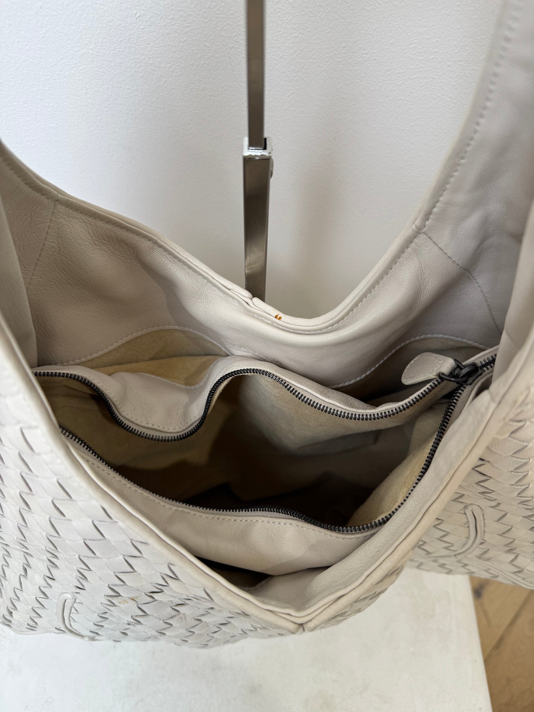 Bottega Veneta White Intrecciato Leather Hobo Shoulder Bag